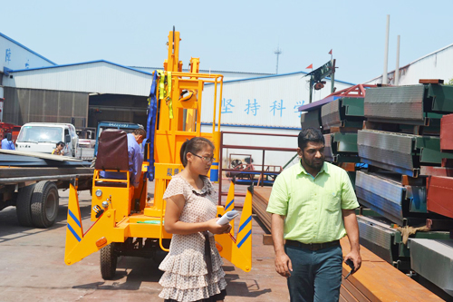 曲臂式液壓升降機(jī) 曲臂式液壓升降機(jī)