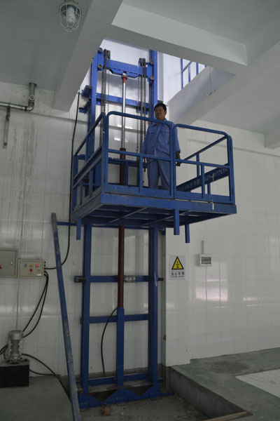 鏈條液壓升降貨梯-導(dǎo)軌式 鏈條液壓升降貨梯-導(dǎo)軌式