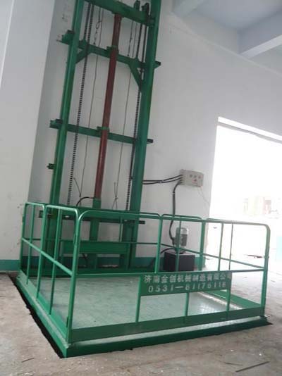 鏈條液壓升降貨梯-導(dǎo)軌式 鏈條液壓升降貨梯-導(dǎo)軌式