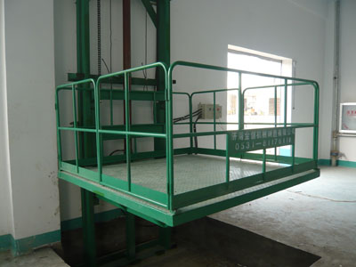 鏈條液壓升降貨梯-導(dǎo)軌式 鏈條液壓升降貨梯-導(dǎo)軌式